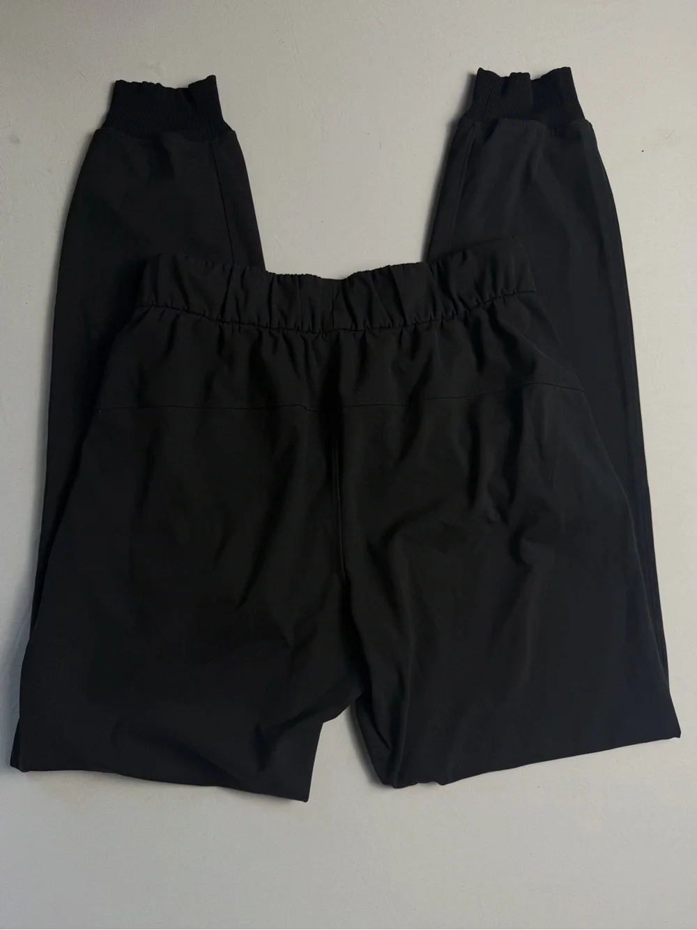 Lululemon On The Fly Jogger Black Size 2 28” inseam